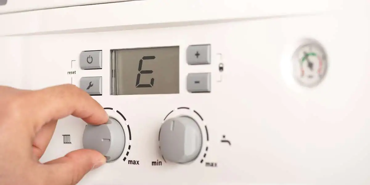 painel de caldeira mostrando um código de erro